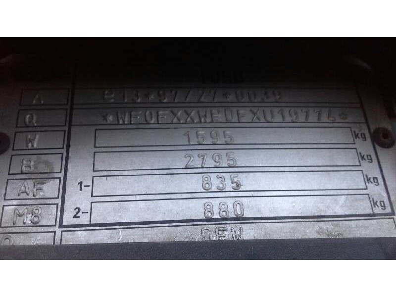 ford focus berlina (cak) del año 2000