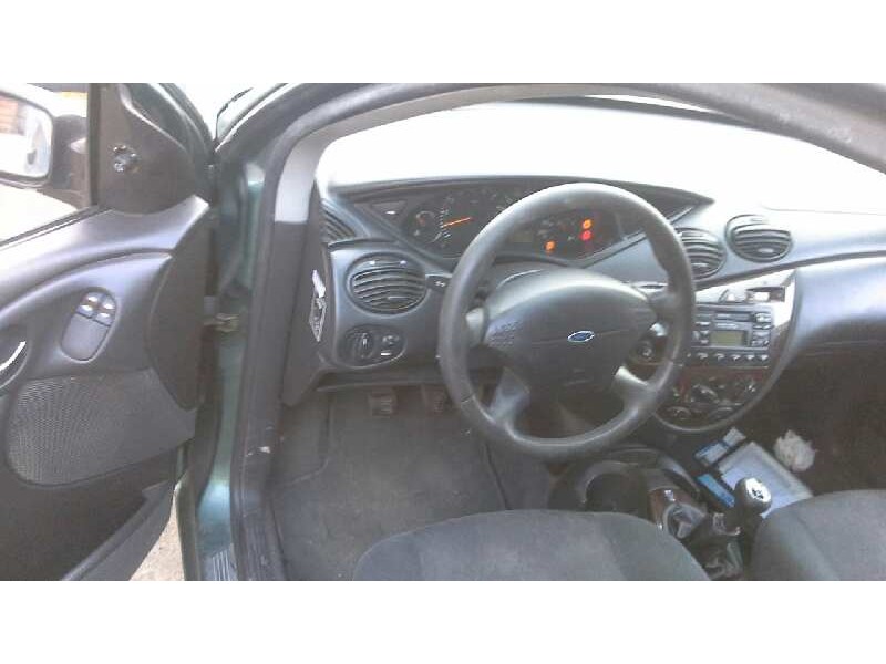 ford focus berlina (cak) del año 2000