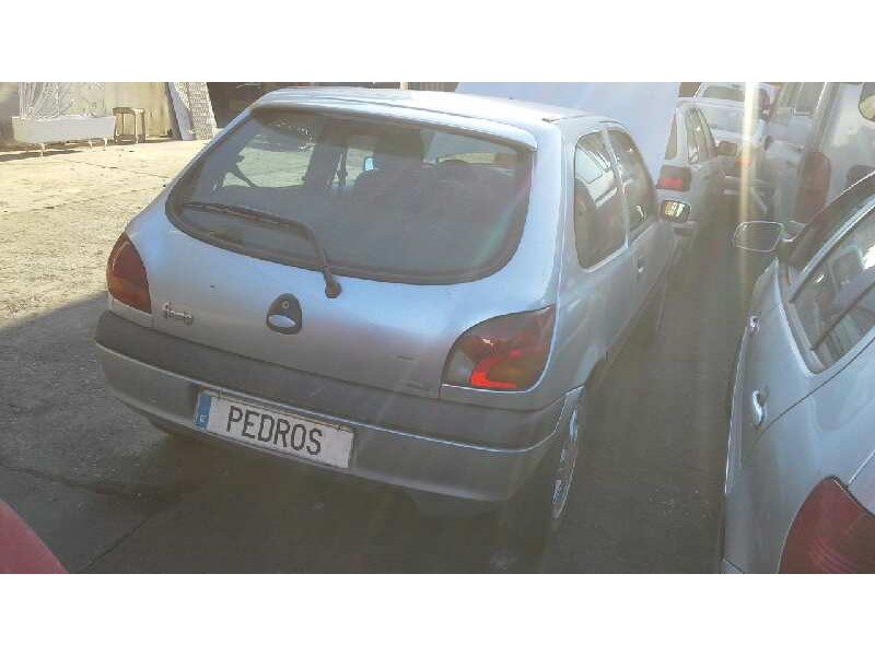 ford fiesta berlina (dx) del año 2000