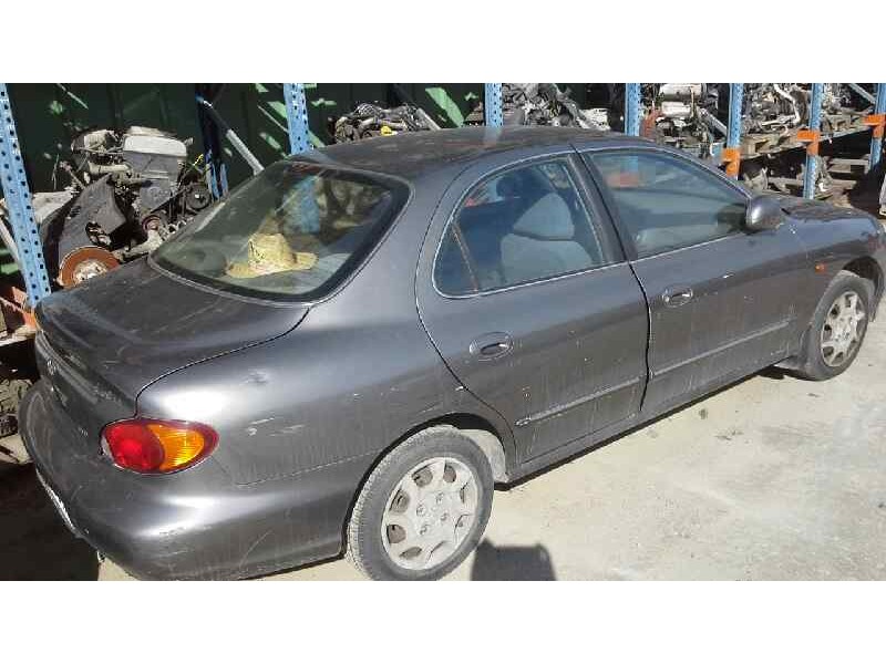 hyundai lantra berlina (rd) del año 1999