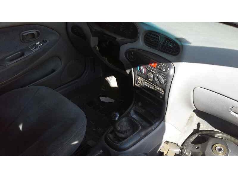 hyundai lantra berlina (rd) del año 1999