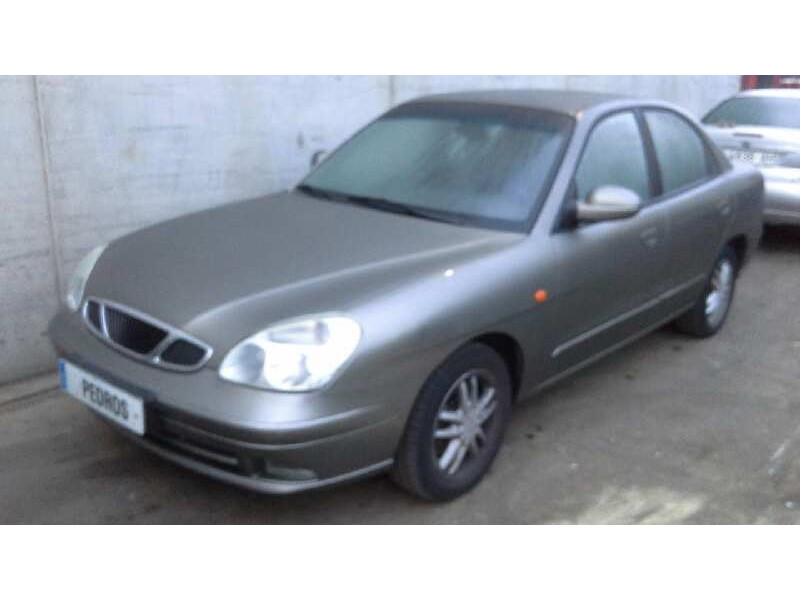 daewoo nubira berlina del año 2000