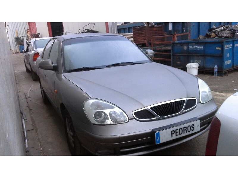 daewoo nubira berlina del año 2000