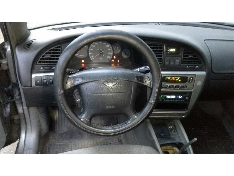 daewoo nubira berlina del año 2000