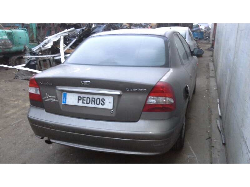 daewoo nubira berlina del año 2000