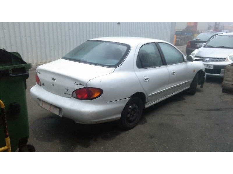 hyundai lantra berlina (rd) del año 2000