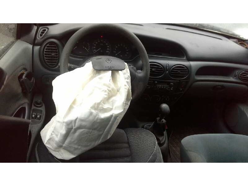 renault megane i berlina hatchback (ba0) del año 1999