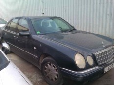 mercedes-benz clase e (w210) berlina del año 1996 2