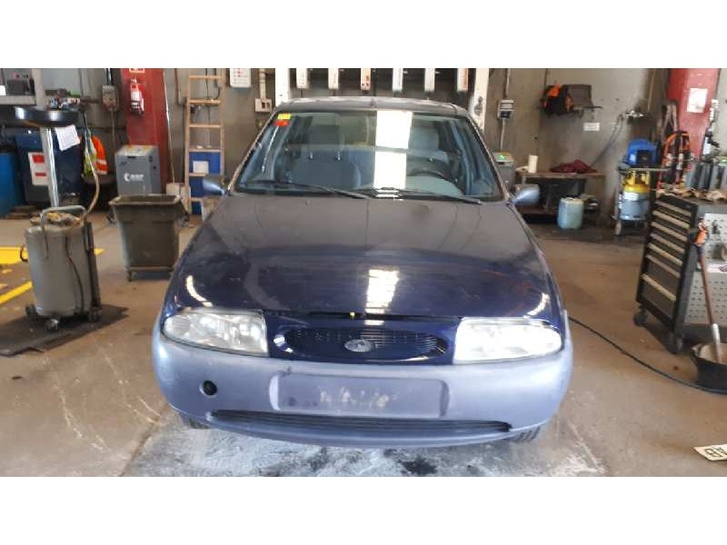 ford fiesta berlina del año 1996