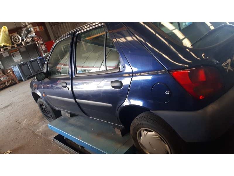 ford fiesta berlina del año 1996