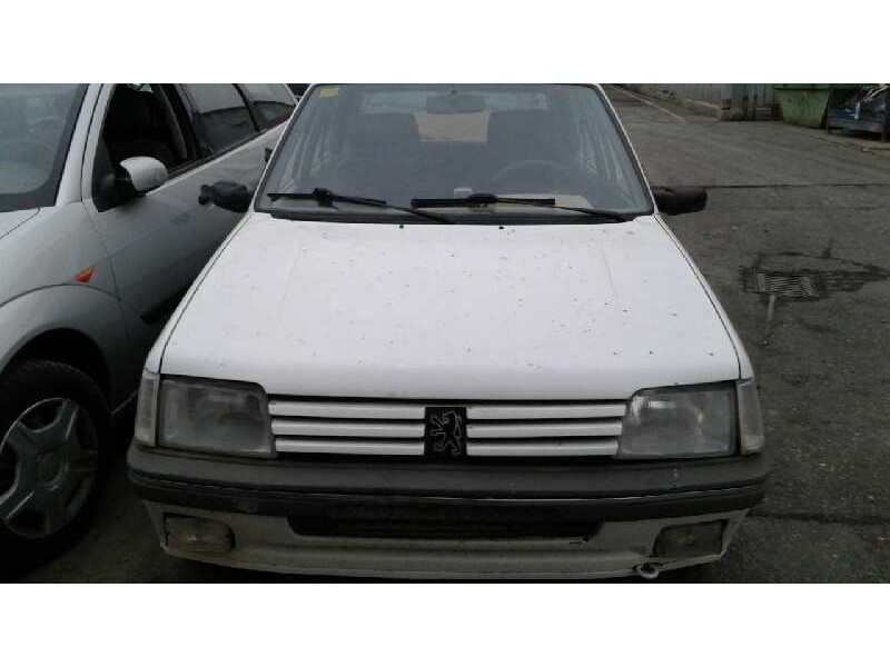 peugeot 205 berlina del año 1996