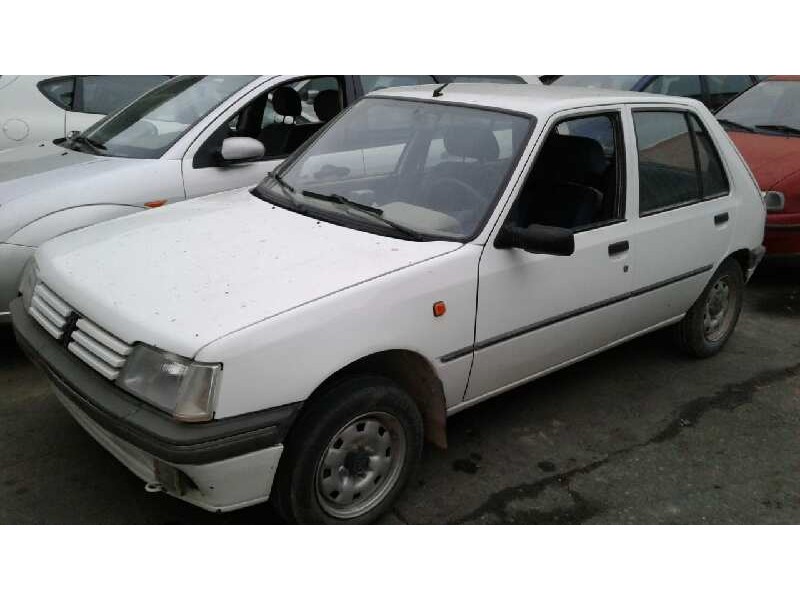 peugeot 205 berlina del año 1996