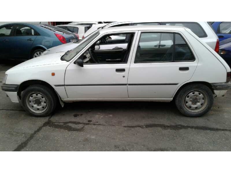 peugeot 205 berlina del año 1996
