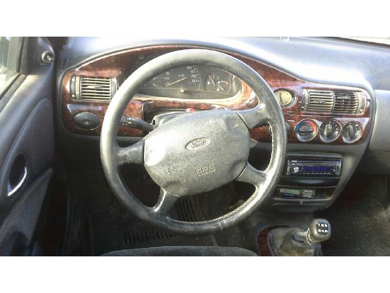 ford escort berlina/turnier del año 1996