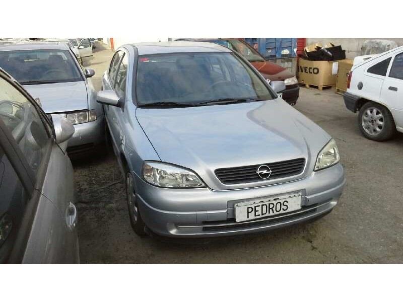 opel astra g berlina del año 2000