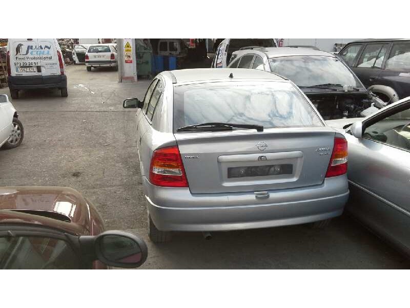 opel astra g berlina del año 2000