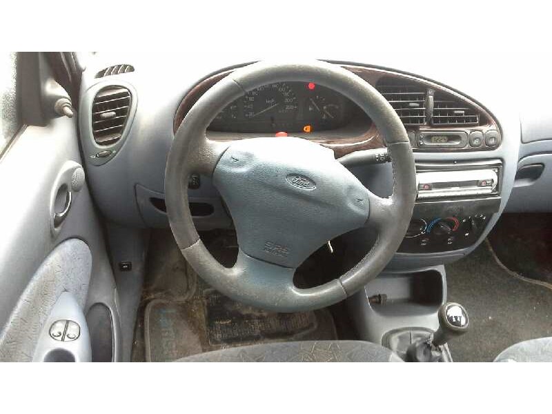 ford fiesta berlina (dx) del año 1998
