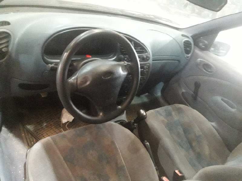ford fiesta berlina (dx) del año 1997