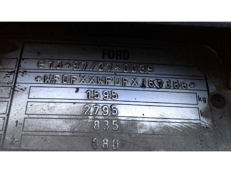 ford focus berlina (cak) del año 2000