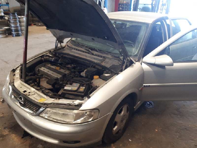 opel vectra b berlina del año 1999
