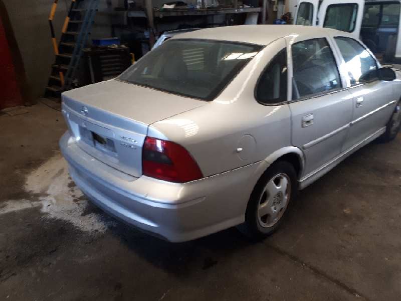 opel vectra b berlina del año 1999