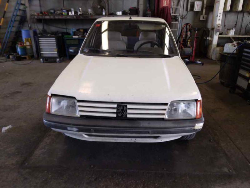 peugeot 205 berlina del año 1990