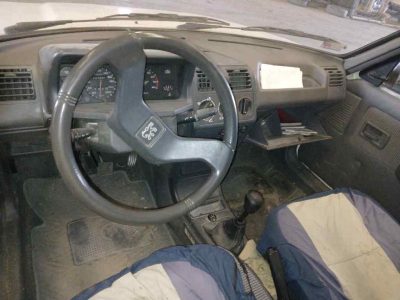 peugeot 205 berlina del año 1990