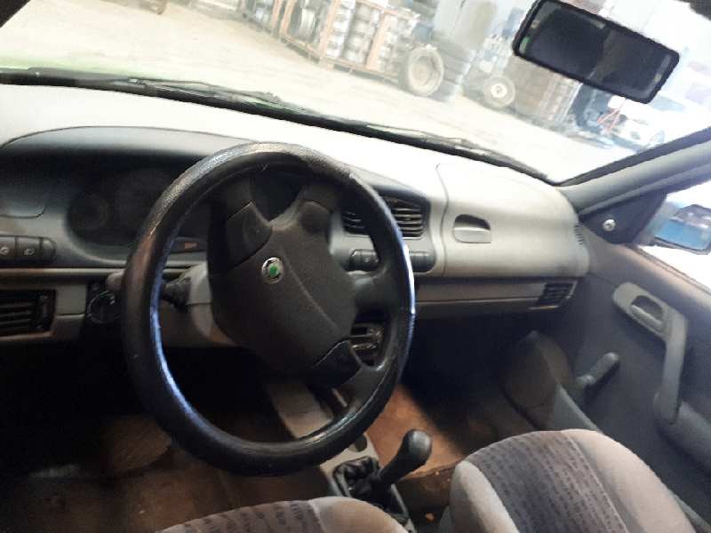 skoda felicia berlina ( 791) del año 1998