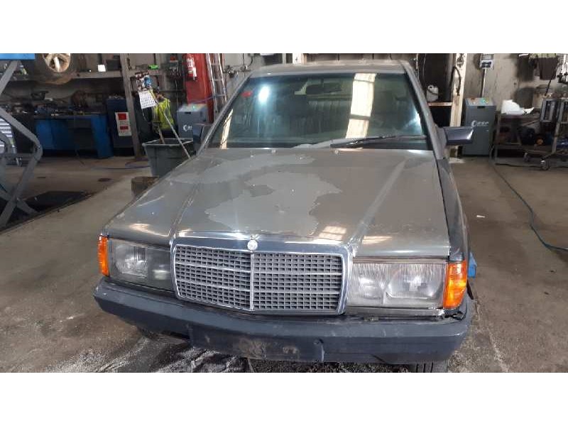 mercedes-benz clase c (w201) berlina del año 1988