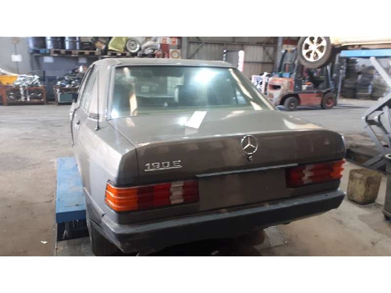 mercedes-benz clase c (w201) berlina del año 1988