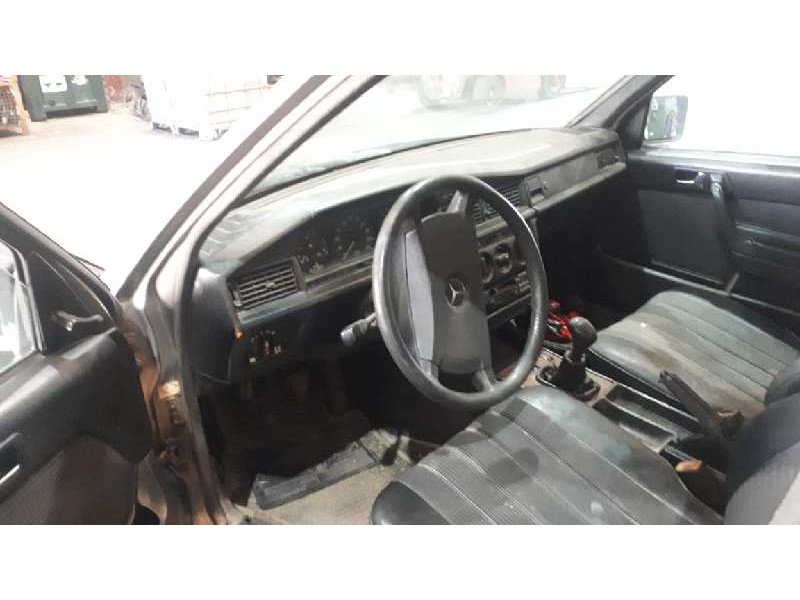 mercedes-benz clase c (w201) berlina del año 1988