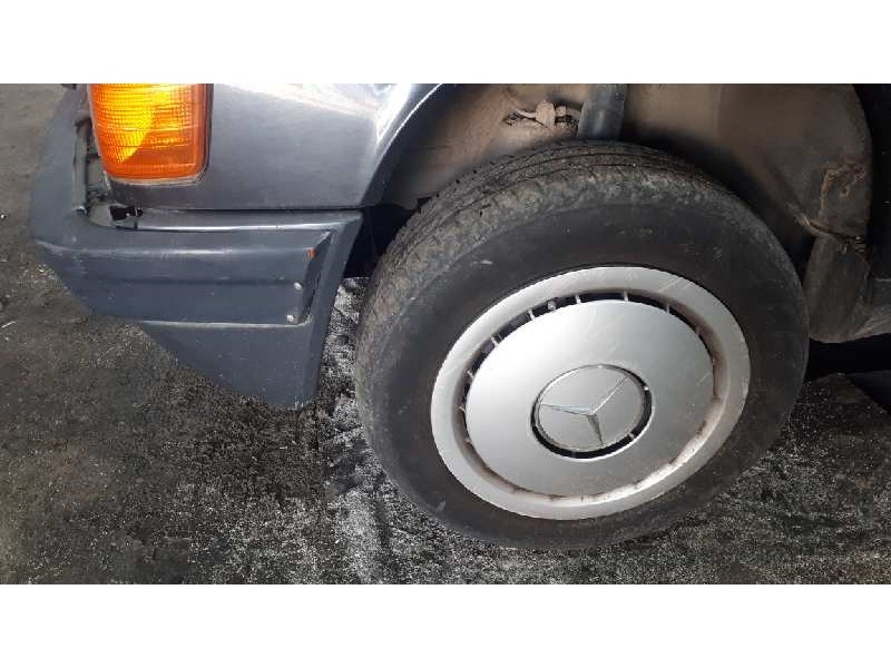 mercedes-benz clase c (w201) berlina del año 1988