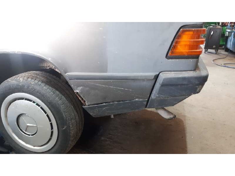 mercedes-benz clase c (w201) berlina del año 1988