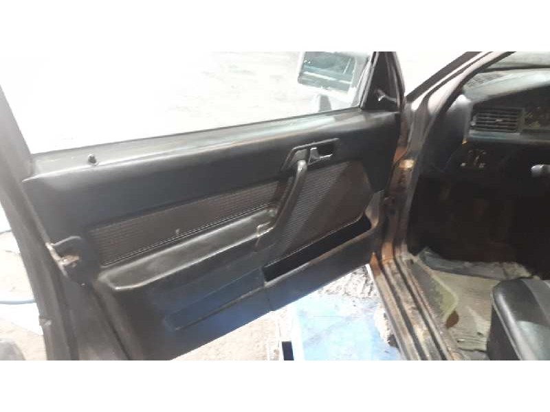 mercedes-benz clase c (w201) berlina del año 1988