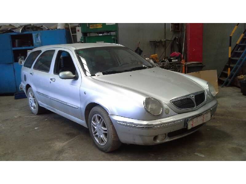 lancia lybra station wagon del año 2000