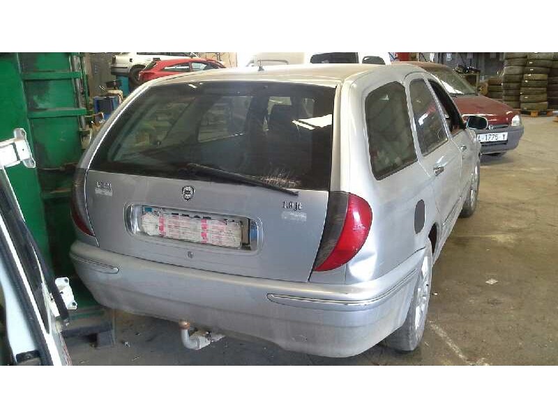 lancia lybra station wagon del año 2000