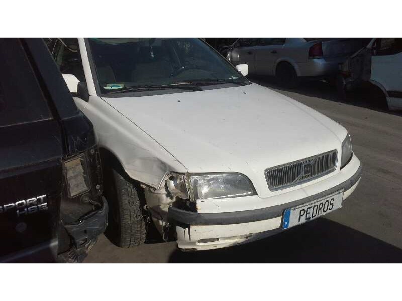 volvo s40 berlina del año 1997