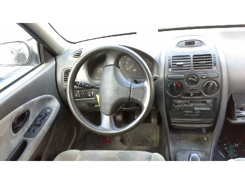 mitsubishi carisma berlina 5 (da0)1995) del año 1996