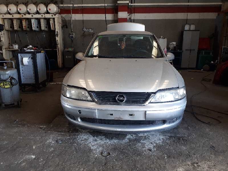 opel vectra b berlina del año 2000