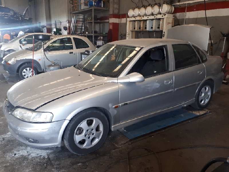 opel vectra b berlina del año 2000