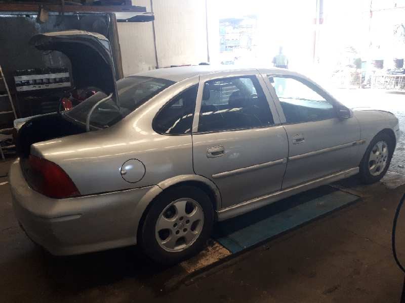 opel vectra b berlina del año 2000