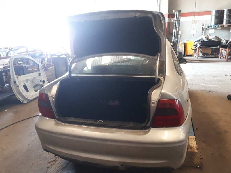 opel vectra b berlina del año 2000