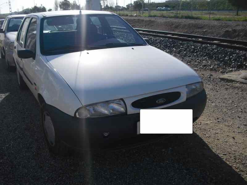 ford fiesta berlina del año 1995