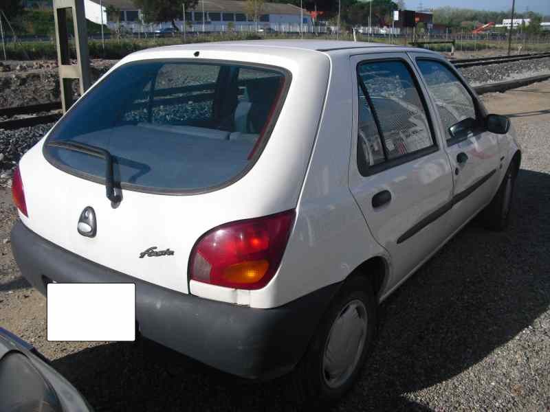 ford fiesta berlina del año 1995
