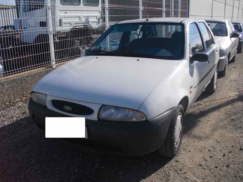 ford fiesta berlina del año 1995