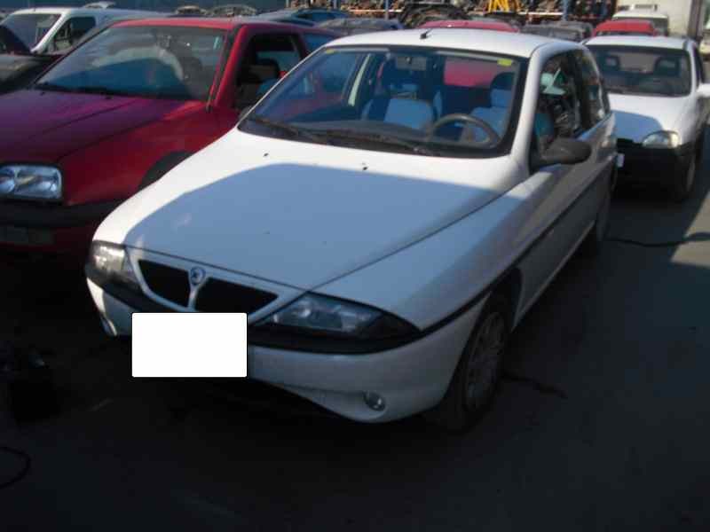 lancia lancia y del año 2000