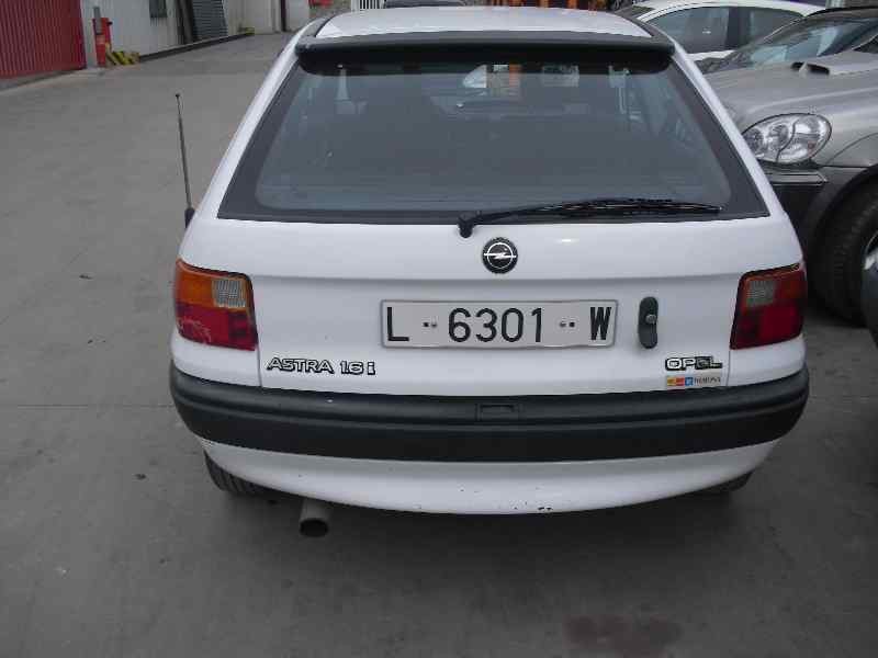 opel astra f berlina del año 1992