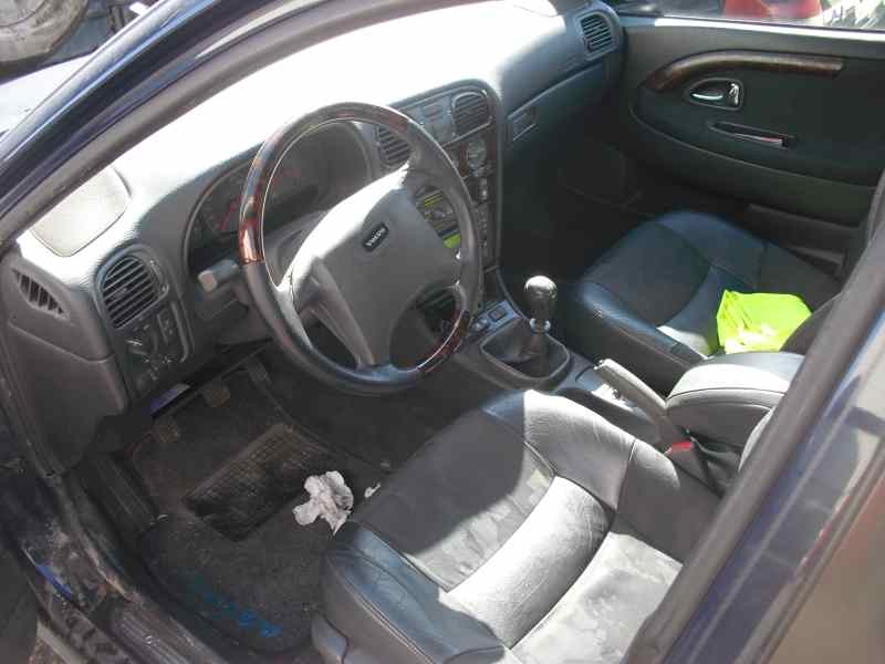 volvo s40 berlina del año 2000