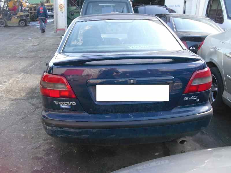 volvo s40 berlina del año 2000