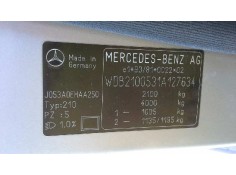 mercedes-benz clase e (w210) berlina del año 1996 2